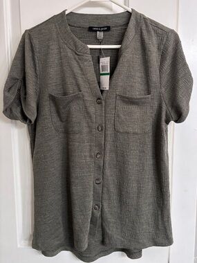 NWT Cable & Gauge Dry Oregano Color Textured Button Front Top Size L Very Light